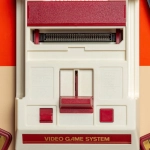 Классическая атмосфера казино прошлых лет с игровыми автоматами